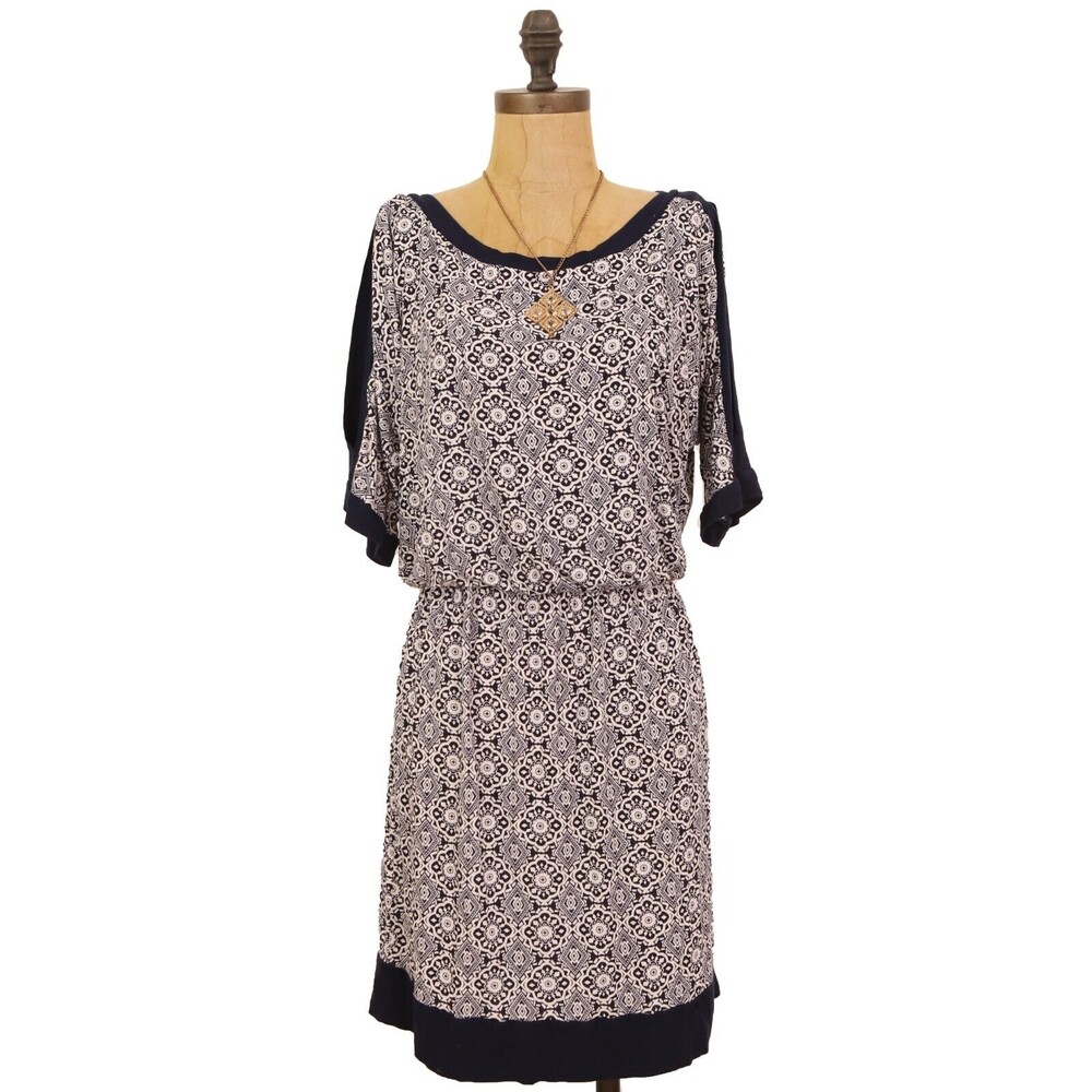 Gilli Stitch Fix Cold Shoulder Mini Dress Size S Geo Print Blue White EUC B36